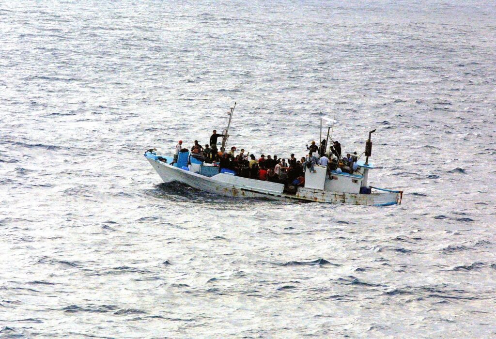 Des réfugiés tentent de gagner les rives européennes sur bateau de fortune