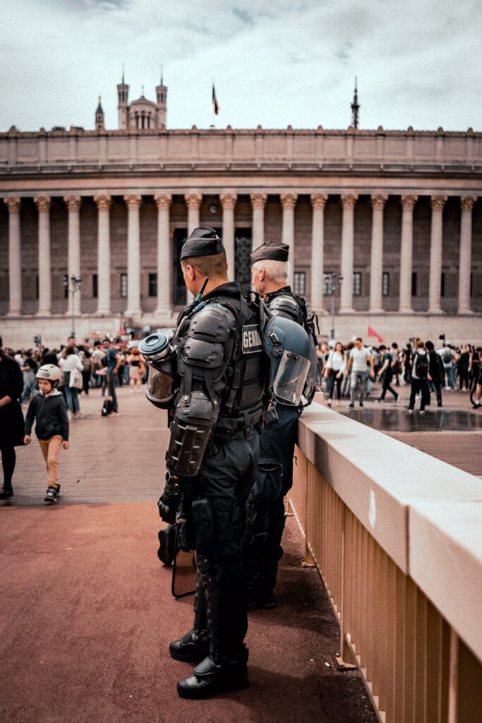 Ordre/ Paix Des policiers devant le tribunal de Lyon